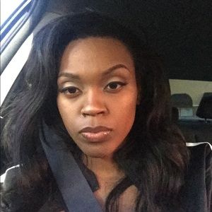 Meet your Posher, Desha